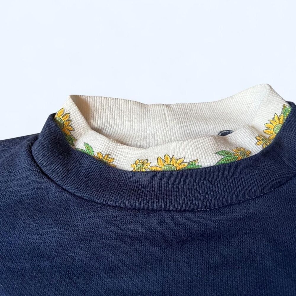 Vintage “Blair” 100% acrylic Navy blue glittery painted sunflower crewneck. - Picture 6 of 8